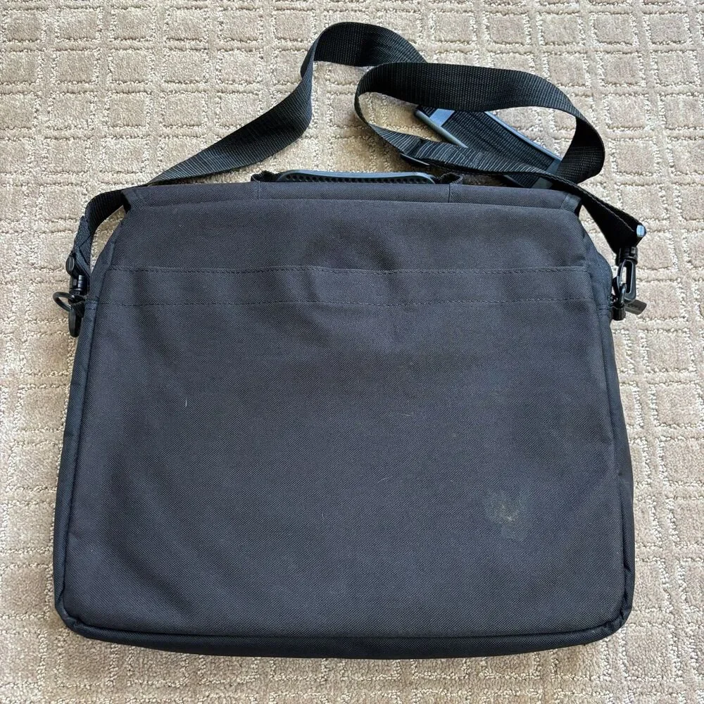 Targus Laptop Computer Bag Black Adjustable Shoulder Strap Travel Padded Pockets